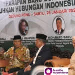 Ketua Umum PBNU, KH Said Aqil Siroj, Menteri Pertahanan Malaysia Muhammad Sabu, Menkopolhukam, Mahfud MD, Direktur Wahid Foundation, Yeni Wahid saat menjadi pembicara di Gedung PBNU, Jakarta, Sabtu (25/1). Diskusi i panel dengan tema Harapan Baru Dunia Islam, Meneguhkan Hubungan Indinesia – Malaysia.